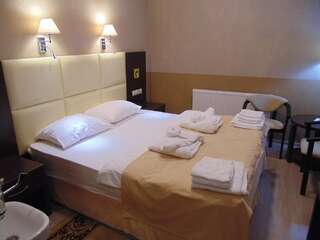Гостиница Элиза Инн Зеленоградск Двухместный номер с 1 кроватью или 2 отдельными кроватями в мансарде --1